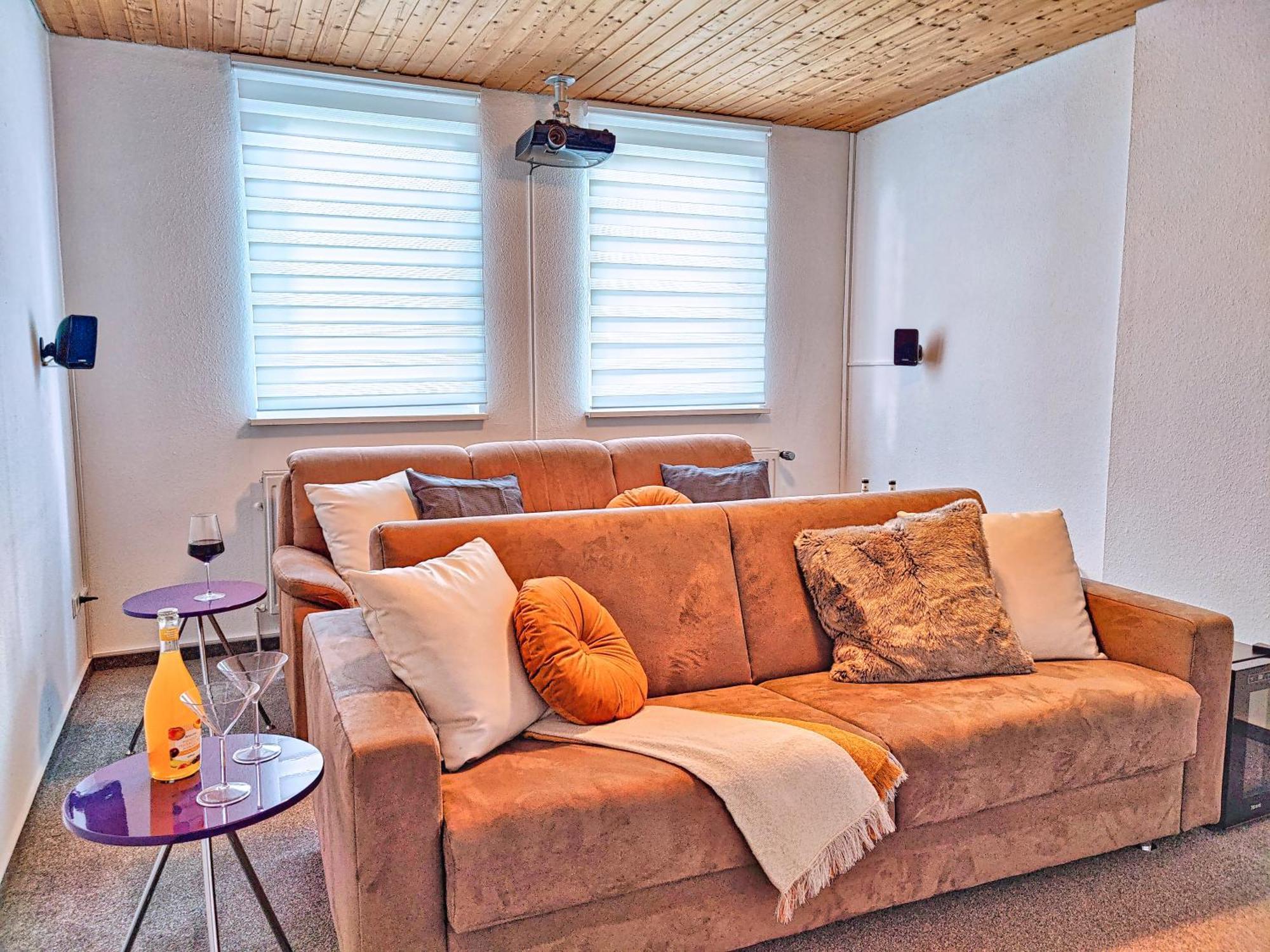 Ferien Im Fachwerkhaus Mit Heimkino & Fitnessraum & Pools * Burgwedel (Lower-Saxony)